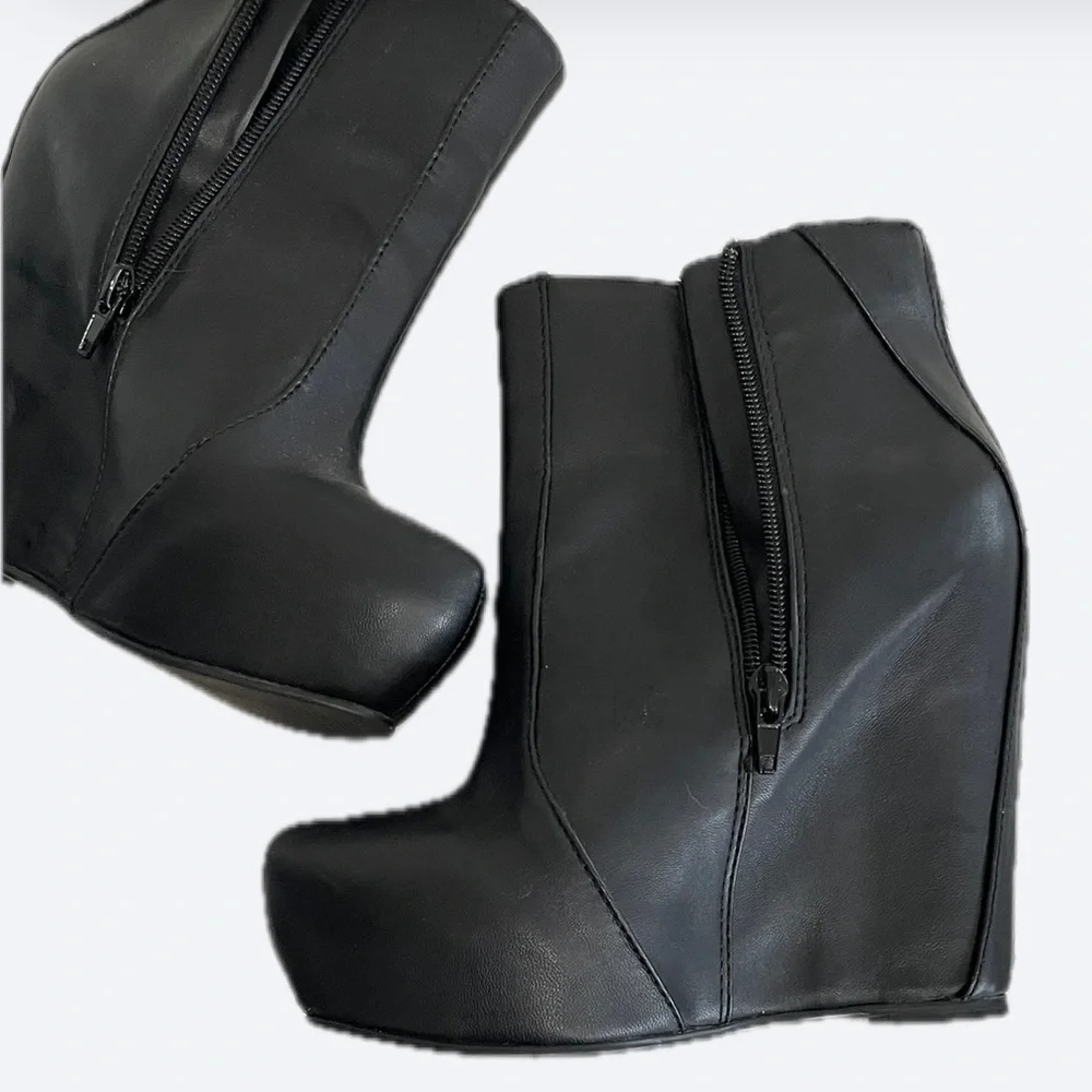 Black Wedge Ankle Boots with Rear Zip - Women - Size 7.5 - Picture 3 of 16